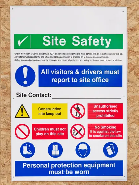 İngiltere girişinde inşaat alanı sağlık ve güvenlik tabelası