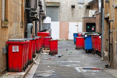 Wheelie, İngiltere açıklarında sığınma tahsilatı için sırada bekliyor.