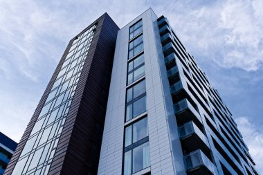 Glasgow Limanı İngiltere 'deki modern yüksek katlı daireler.