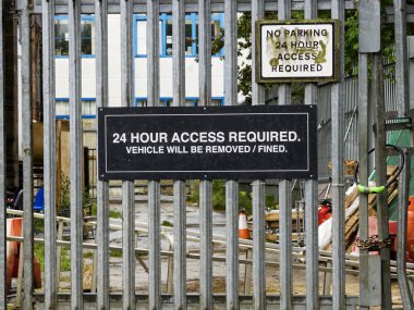 Özel park levhası 24 saat İngiltere 'ye giriş izni gerekiyor