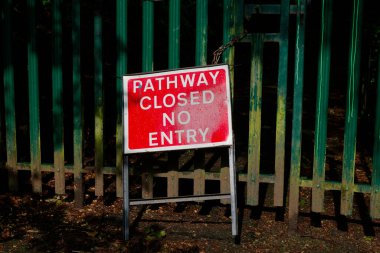 Birleşik Krallık 'ı imzalayan yayalar için yol kapatıldı.