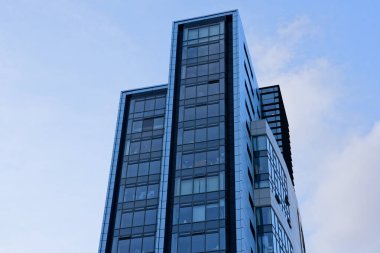 Glasgow Limanı İngiltere 'deki modern yüksek katlı daireler.