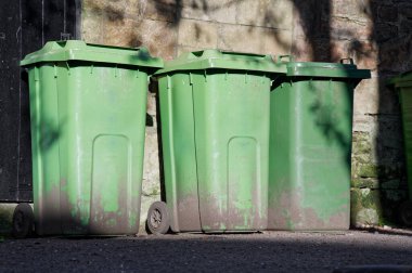 Wheelie, İngiltere açıklarında sığınma tahsilatı için sırada bekliyor.