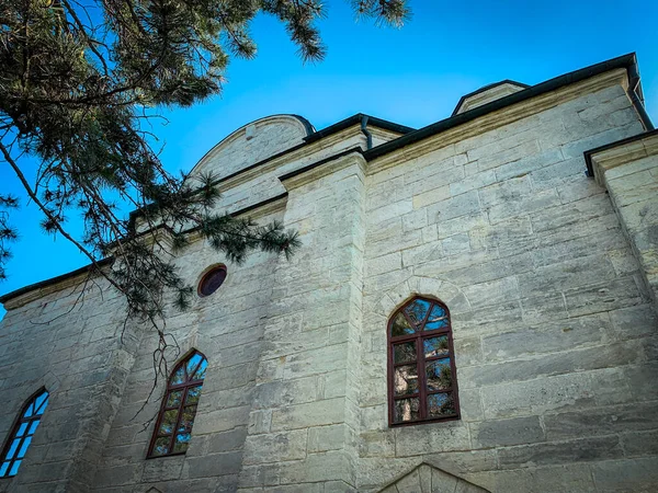 ブルガリアのウズンジュヴォ教会の石の正面の一部 — ストック写真