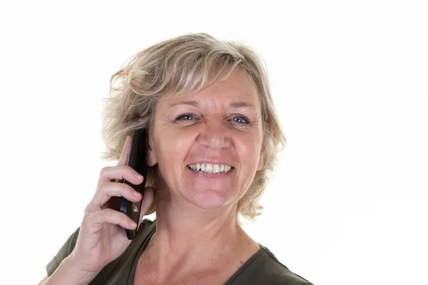 Porträtt Senior Glad Leende Kvinna Talar Smartphone — Stockfoto
