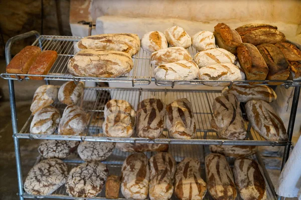 Ассортимент Традиционного Деревенской Пекарни Ретро Хлеба — стоковое фото