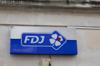 Bordeaux, Aquitaine France - 10: 30 2022: Fdj logo işareti ve Fransız ulusal piyango bürosu işletmecisi mağazasının marka metni