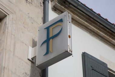 Bordeaux, Aquitaine France - 10: 30 2022: Kamu maliyesi kamu maliyesi logo metin ajansı ofis binası üzerine imza markasını finanse ediyor