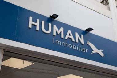 Bordeaux, Aquitaine France - 11 02 2022: Insan immobilier marka levhası ve kuş metni logosu ön cephesi Fransız emlak mağazası broker ofis ajansı