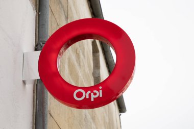 Bordeaux, Aquitaine France - 10: 30 2022: orpi marka tabela ve metin logosu ofis cephesi yeni ajans komisyoncusu