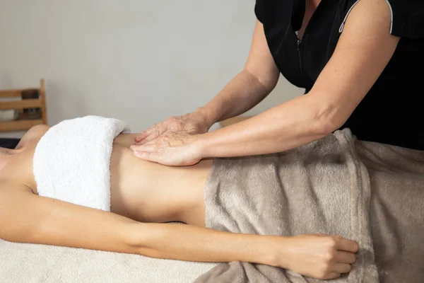 Vrouw Massage Lichaam Vormgeven Massages Meisje Lymfedrainage Handmatige Massage Buik — Stockfoto