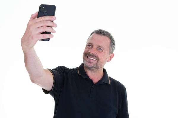Knappe Lachende Man Maken Camera Smartphone Selfie Met Mobiele Telefoon — Stockfoto