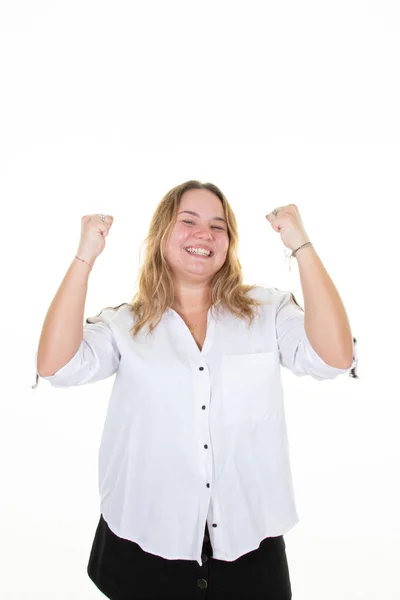 Mutlu Güçlü Kadın Yumruklarını Sıktı Artı Boyut Model Stüdyonun Beyaz — Stok fotoğraf