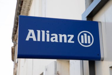 Bordeaux, Aquitaine France - 01 05 2022: allianz Sigorta Markası ve metin logosu Wall office ön cephe finans hizmetleri ajansı