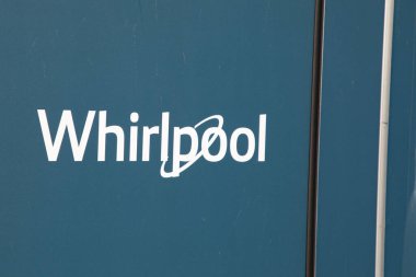 Bordeaux, Aquitaine France - 112 2022: Whirlpool Corporation markası logosu ve çok uluslu Amerikan ev aletleri üreticisi ve pazarlamacısı