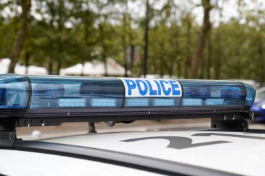 Bordeaux, Aquitaine France - 08 20 2022: polis şamandırası şehir polisi logo işareti ve mesaj ile Fransız polisi
