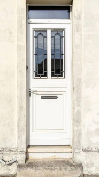 Porta Branca Madeira Antiga Casa Acesso Restaurado Fachada Rua Casa — Fotografia de Stock