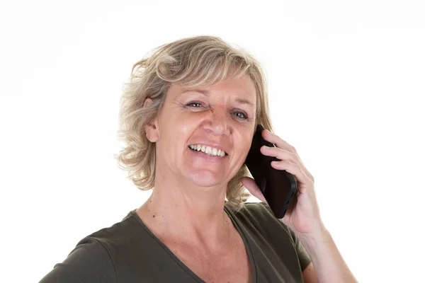 Portret Blondynka Pani Seniora Szczęśliwy Uśmiech Kobieta Mówi Przez Smartfon — Zdjęcie stockowe