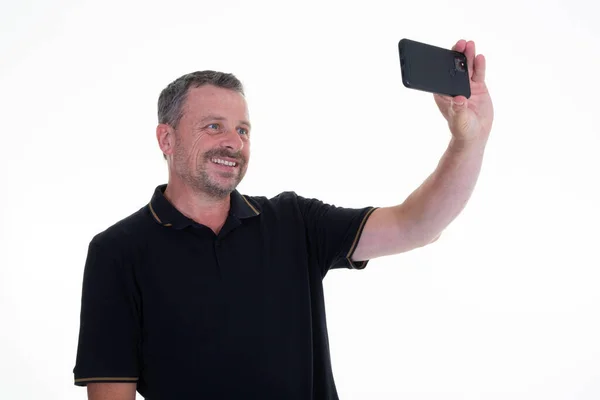 Muž Pohledný Obrazovka Fotoaparát Mobilní Telefon Smartphone Dělat Selfie Izolované — Stock fotografie