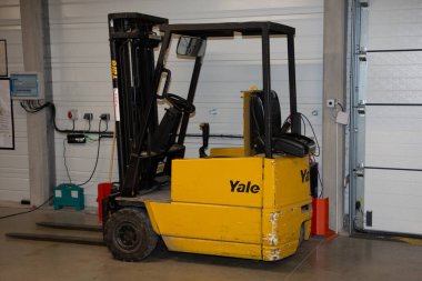 Bordeaux, Aquitaine France - 112 2022: Yale markası logosu ve metin imzası Forklift Trucks and Materials Handling Equ