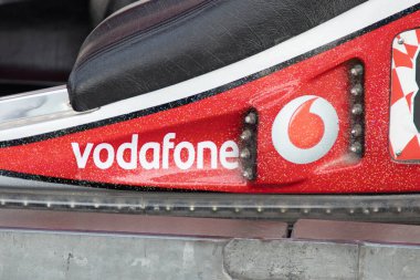 Bordeaux, Aquitaine France - 112 2022: Vodafone marka logo ve metin imzası İngiliz çokuluslu telekomünikasyon şirketi