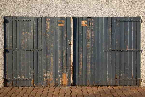 Brama Szary Drewniany Dom Portal Garaż Dwudrzwiowy Dom Elewacja — Zdjęcie stockowe