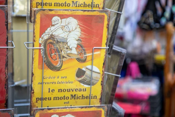 ボルドー アキテーヌフランス 2022年 ミシュランのテキストブランドと古いパネル広告自転車メーカーのスポーツ自転車車両のロゴサイン — ストック写真