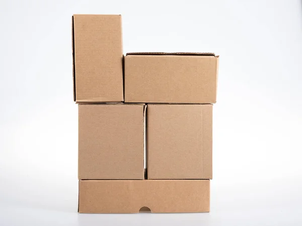 Kartónové Krabice Hnědé Recyklované Krabice Bílém Šedém Pozadí — Stock fotografie