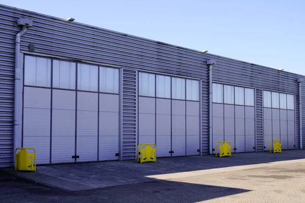 Warehouse Industrial Building Exterior Facade Semi Truck Loading Dock Door — Stock Photo, Image