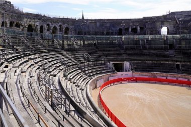 Nimes Güney Fransa 'da birinci yüzyıl Fransız amfitiyatrosu