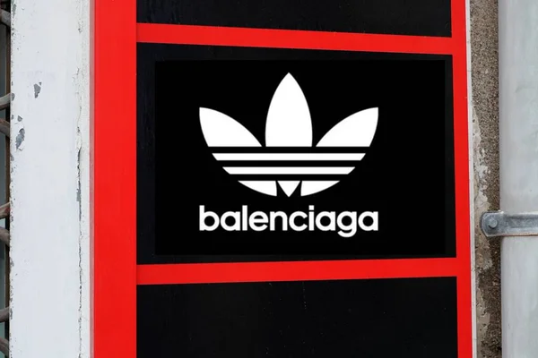 Bordeaux Aquitaine France 2022 Balenciaga Adidas Бренд Логотипу Текстовий Знак — стокове фото