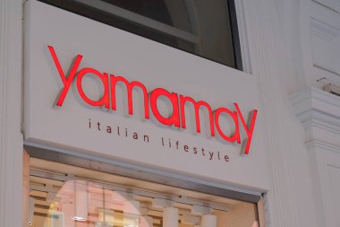 Bordeaux, Aquitaine France - 12 01 2022: Yamamay logo markası ve metin tabelası moda şirketi İtalya 'da 1000 mağaza daha kurdu