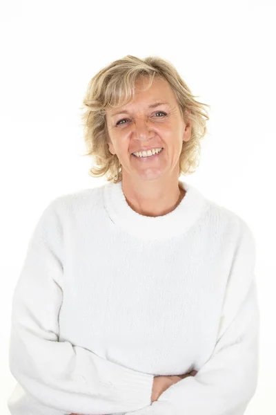중년의 여성의 스웨터하얀 — 스톡 사진