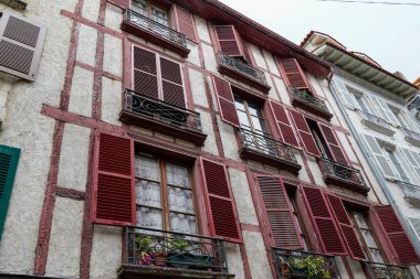 Bayonne 'daki tipik Bask evi Fransız Bask Bölgesi Güney Fransa