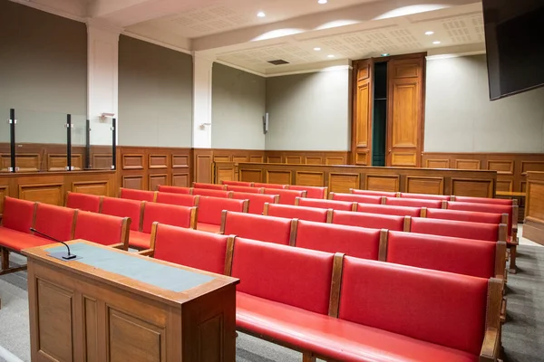 Μπορντό Aquitaine Γαλλία 2023 Courtroom Εσωτερικό Δικαστήριο Κόκκινα Παγκάκια Για — Φωτογραφία Αρχείου