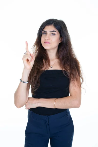 Porträtt Smal Affärskvinna Pekar Finger Upp Vit Bakgrund Kopia Utrymme — Stockfoto