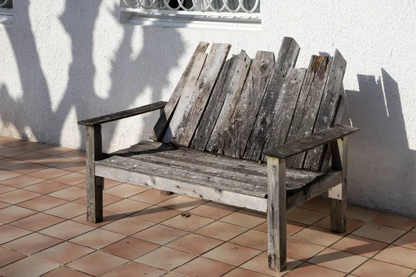 Recycled Wood Exterior Bench Home Made Old Wooden Storage Pallet — Zdjęcie stockowe
