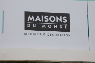 Bordeaux, Aquitaine France - 02 27 2023: maisons du monde marka mağaza logosu ve dünyanın en iyi mağaza dekorasyon zinciri