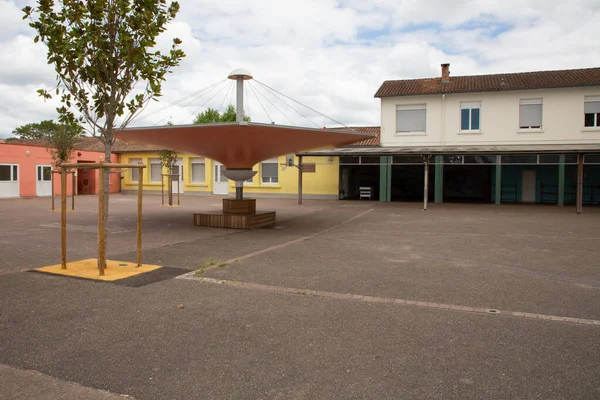 Empty Schoolyard School Playground Outdoor Preschool Recreation Building Exterior — Fotografia de Stock