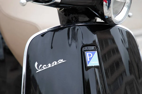 Бордо Франция 2023 Знак Vespa Мотоцикле Марки Piaggio Текстом Черного — стоковое фото