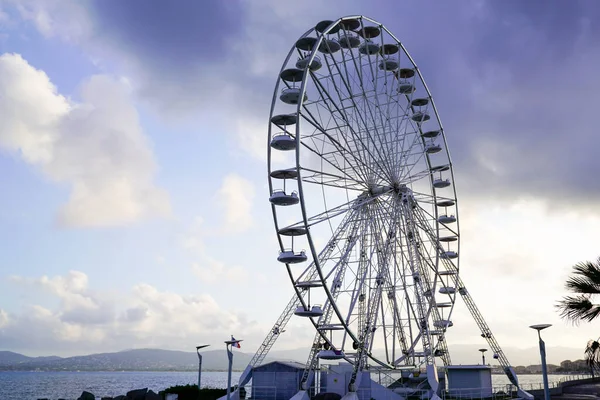 Gigante Parque Diversão Roda Gigante Contra Céu Azul — Fotografia de Stock