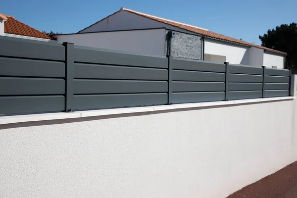 Diseño Pared Valla Gris Aluminio Barrera Moderna Alrededor Casa Proteger — Foto de Stock