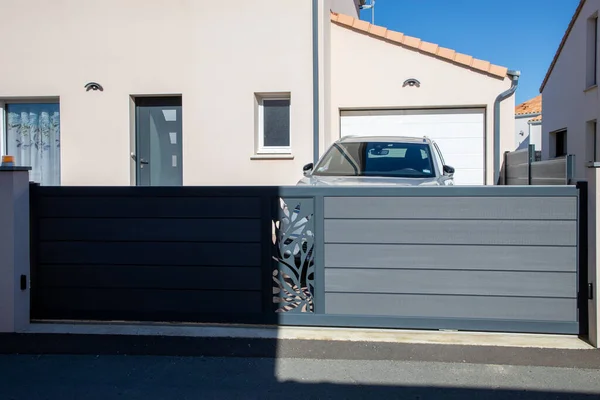 Слайд Дизайн Двери Вход Высокий Серый Раздвижные Металлические Ворота Дом — стоковое фото