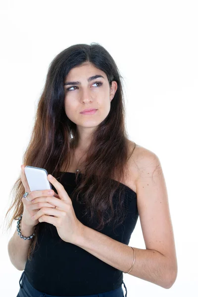 Mujer Belleza Con Pelo Largo Morena Sosteniendo Teléfono Inteligente Mano —  Fotos de Stock