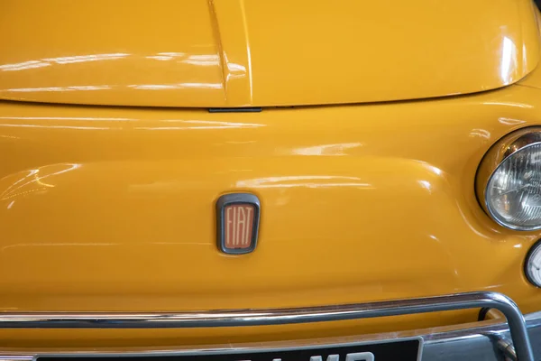 Бордо Франция 2023 Fiat 500 Желтой Винтажной Модели Старого Автомобиля — стоковое фото