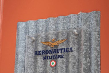 Bordeaux, Aquitaine France - 03 10 2023: aeronautica militare logo metin ve İtalyan giysi mağazası askeri havacılık butiği markası