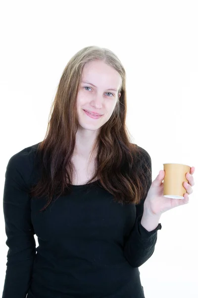 Junge Süße Frau Trinkt Kaffee Leere Attrappe Braunes Kartonpapier Auf — Stockfoto