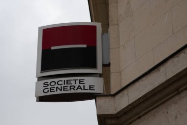 Bordeaux, Aquitaine France - 03 10 2023: Societe generale logo işareti ve metin markası bankanın ön büro ön cephesi