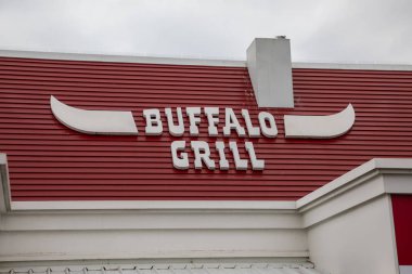 Bordeaux, Aquitaine France - 02 27 2023: Buffalo Grill restoranının metin yazısı ve Fransa 'daki et lokantalarının marka logosu