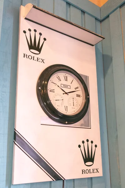 ボルドー アキテーヌ フランス 2023年 ロレックスのロゴとテキストサイン広告の腕時計店スイスの高級時計店ジュネーブスイスからのメーカー — ストック写真